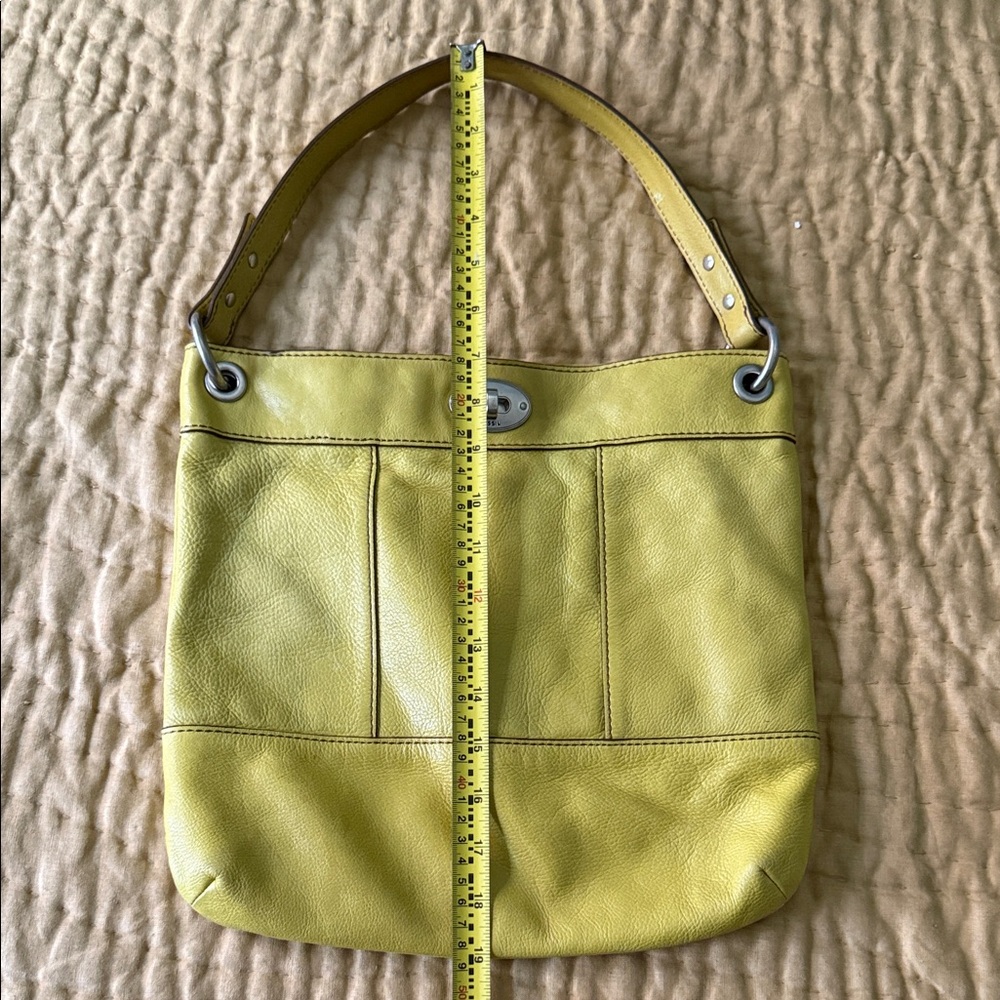 Stylish vintage Fossil Yellow Leather Shoulder Bag - Picture 2 of 6